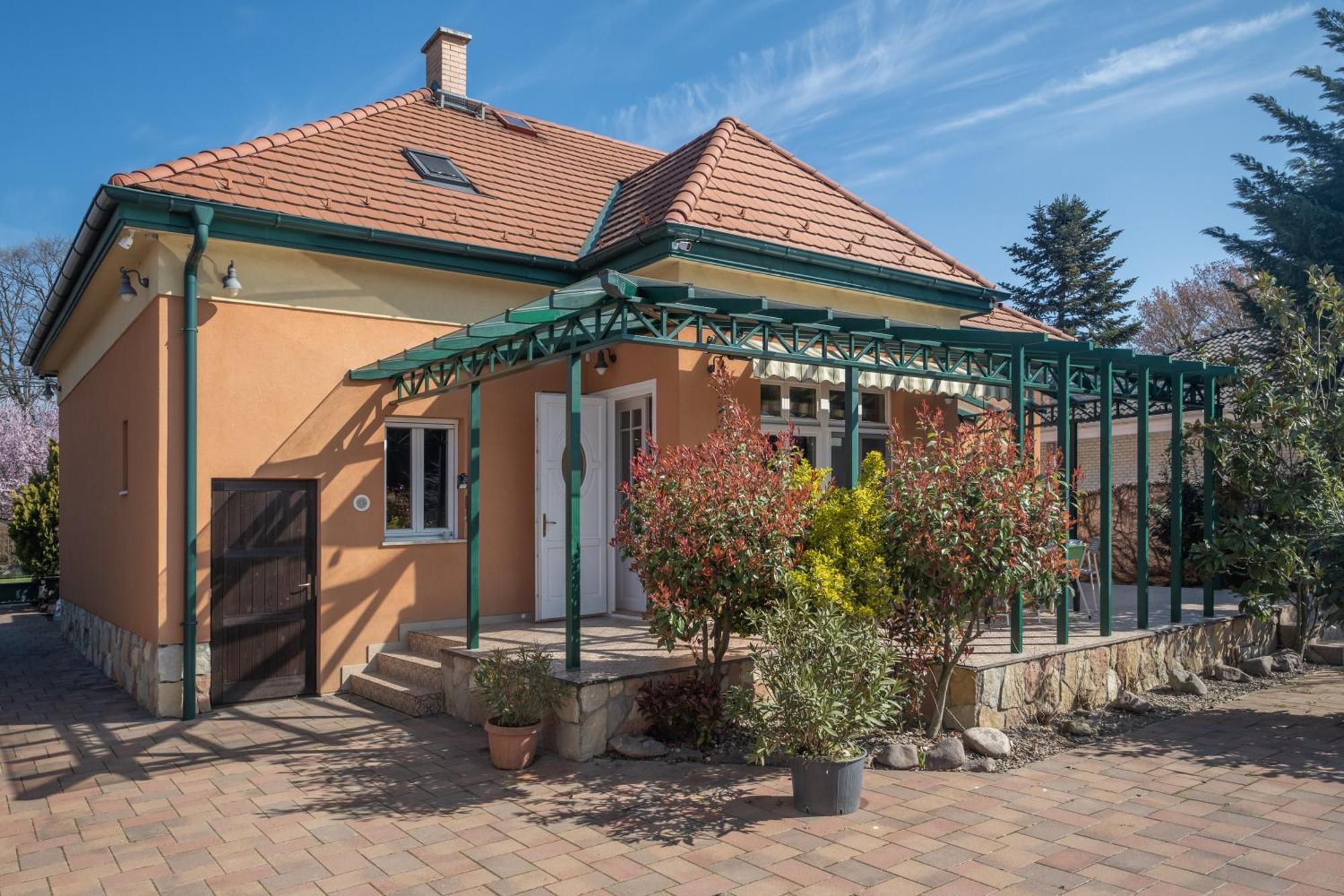 Giovanni'S Airport House Budapest Exteriör bild